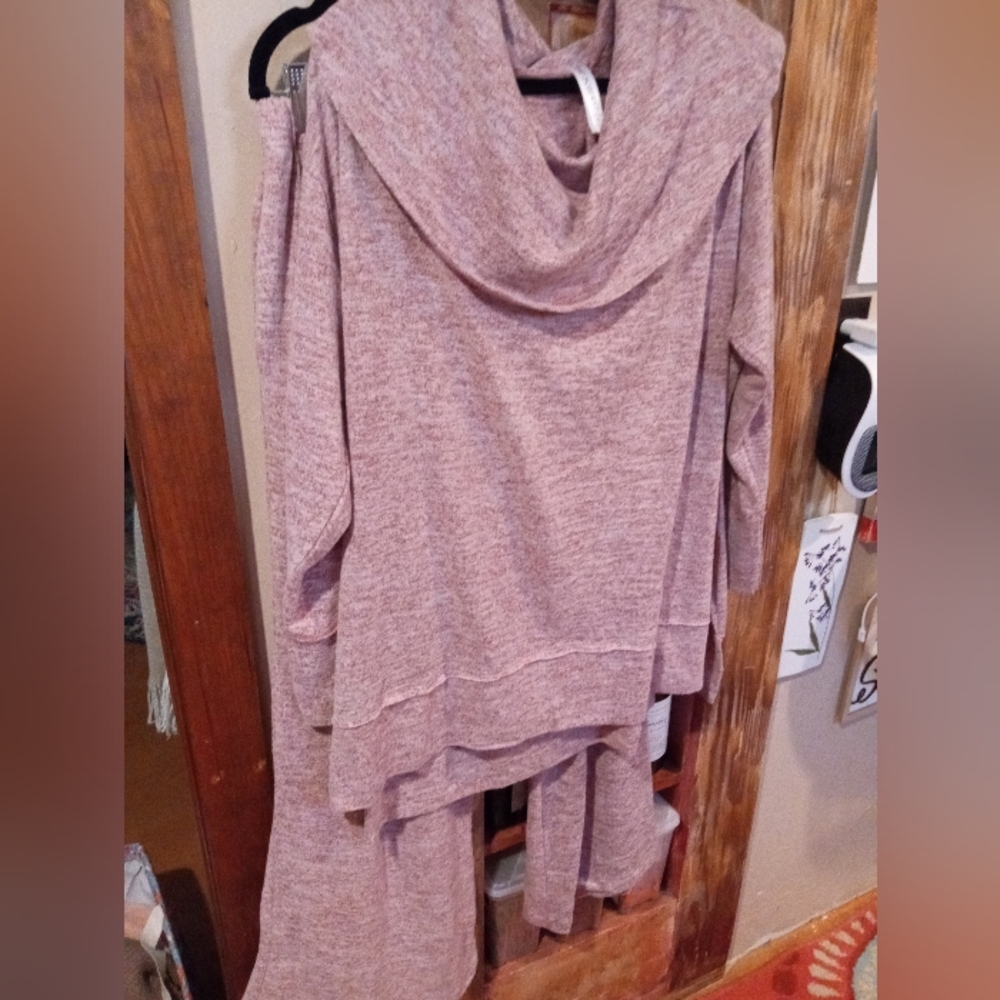 Dear Scarlett  Women's Cowl Neck Sweater And Pants Set in Heathered Pink/White